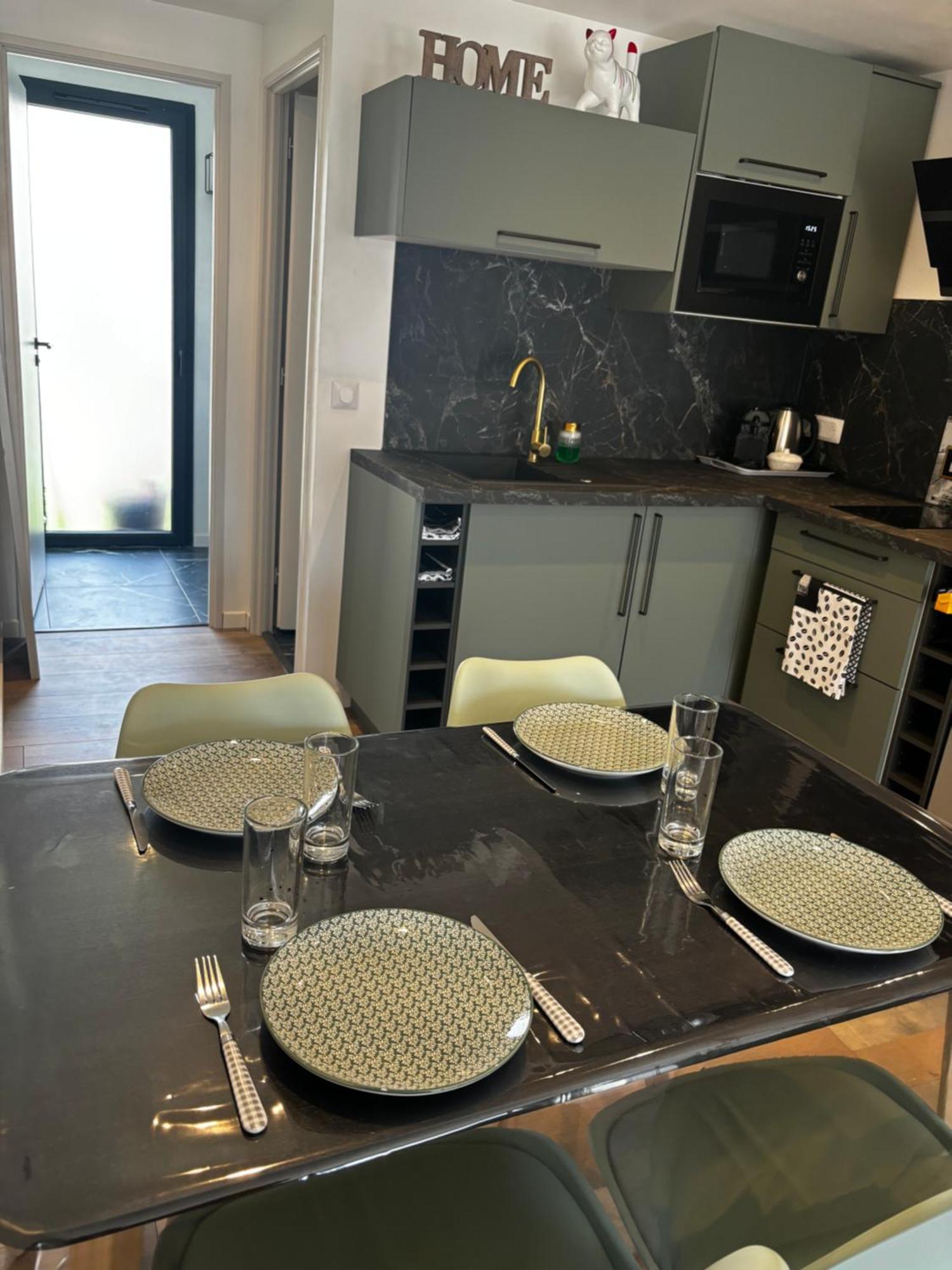 Logement Du Sud Avec Jacuzzi ซอมมิแยร์ ภายนอก รูปภาพ