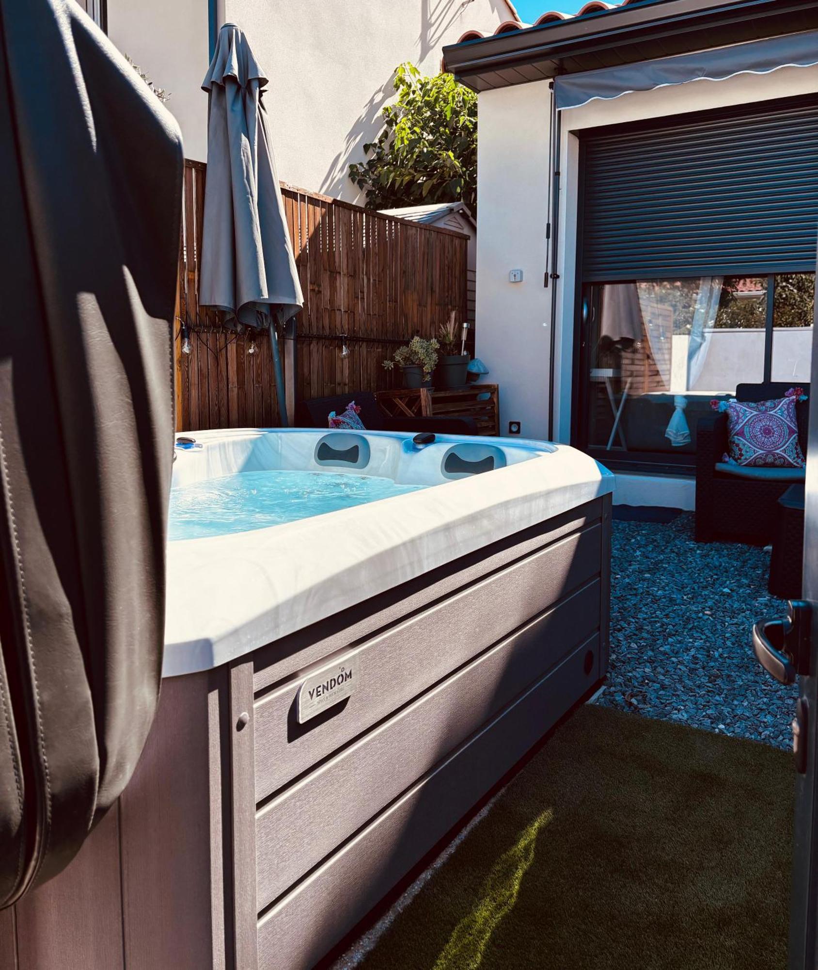 Logement Du Sud Avec Jacuzzi ซอมมิแยร์ ภายนอก รูปภาพ